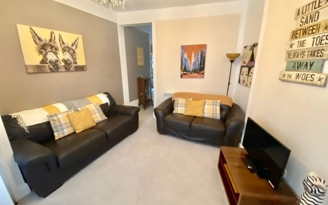 Blackpool Abode - Buttercup Suite
