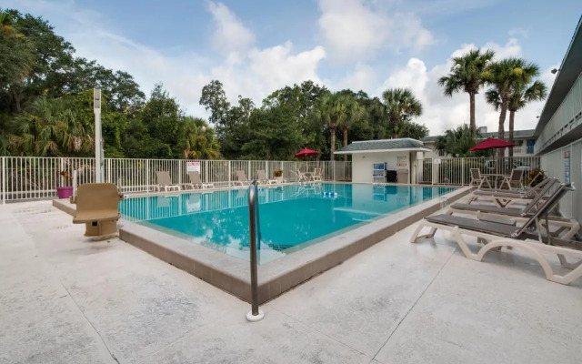 Motel 6 Kissimee Main Gate East 464