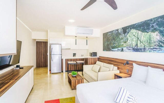 New Chic Studio Space with Jungle Roof Pool & Lounge