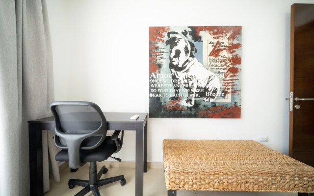 2 BR PH with Jacuzzi near to the Beach