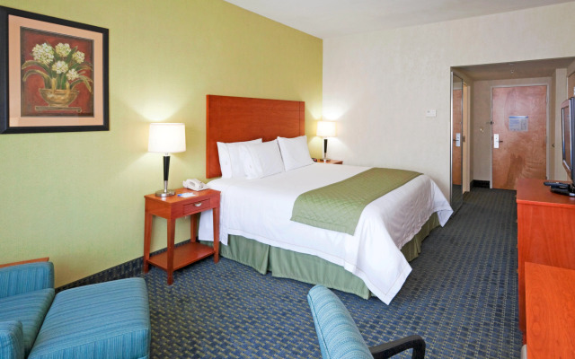 Holiday Inn Express Hotel & Suites Toluca Zona Aeropuerto by IHG