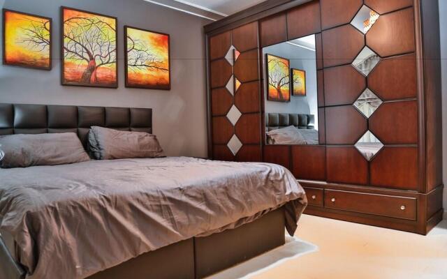 Deluxe Apartments