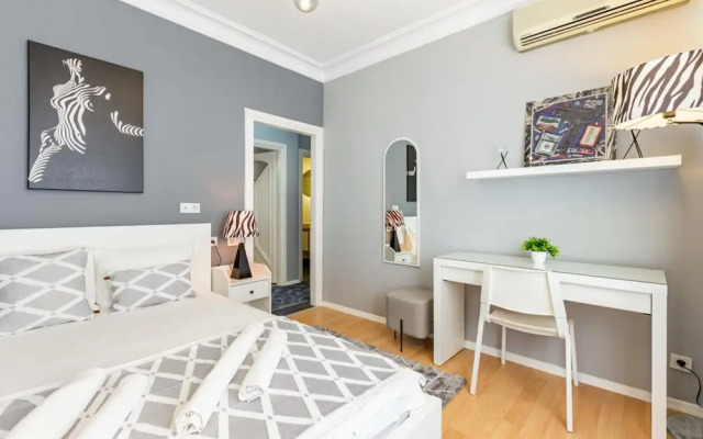 Spacious Apartment on Bagdat Street Kadikoy