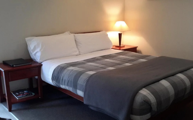 Jasmine Court Motel