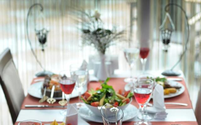 Rhiss Hotel Bostanci