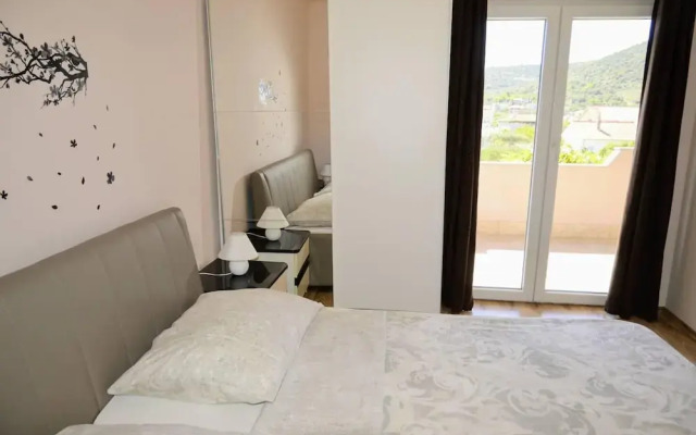 Lovely 2-bed Apartment in Vinisce, Close to Beach