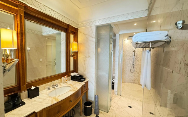Crowne Plaza Resort Sanya Bay by IHG