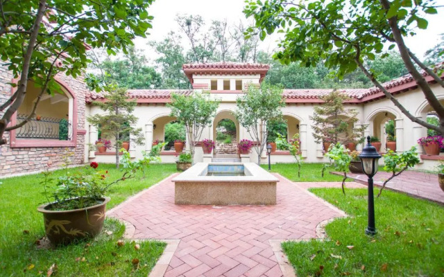 Yaduo Peacock Courtyard Service Apartment