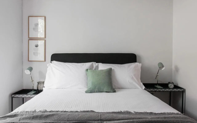 Pleasant 2BR Apartment near HELEXPO by UPSTREET