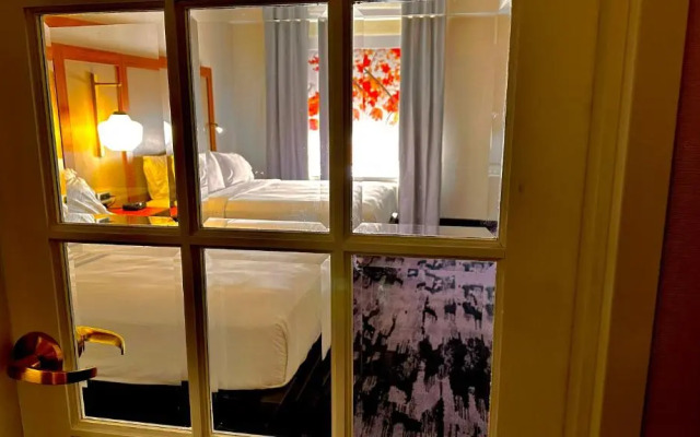 Newmarket Hotel & Suites