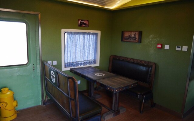 Jin Sha Hai Train Hotel