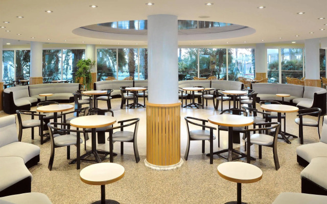 Caprici Beach Hotel & Spa