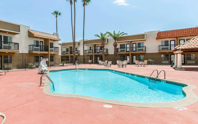 Econo Lodge Inn & Suites Mesa