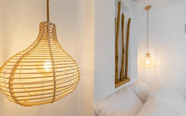 White Luxurious Apartment I