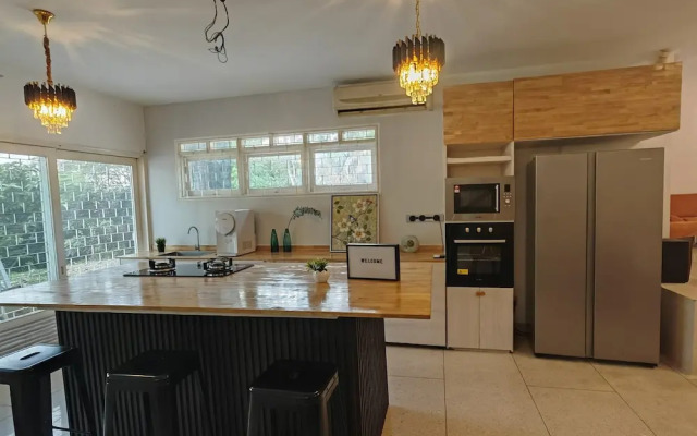 Taman Duta KL Deluxe Villa by uBook