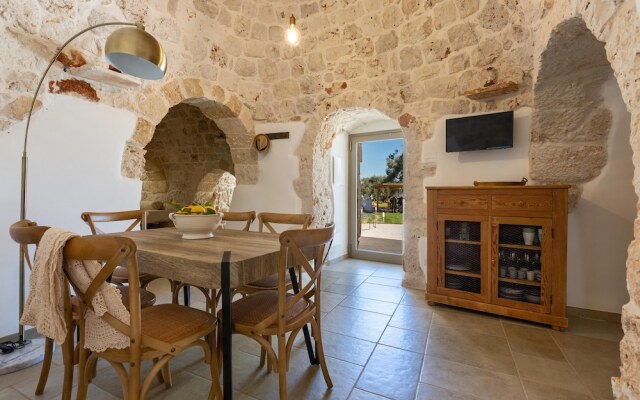 2220 Trulli Biancapetra by Perle di Puglia