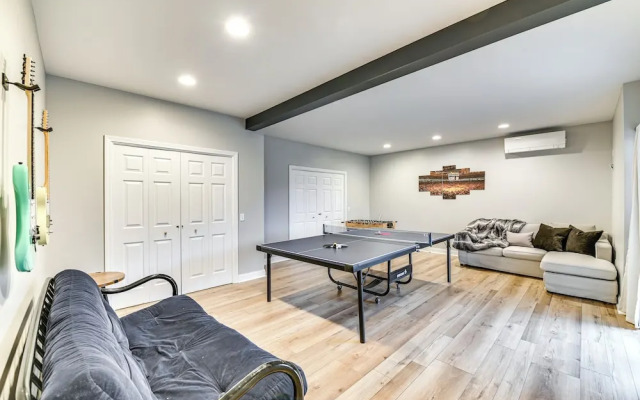 Mountain Views & Fire Pit: Sandgate Getaway