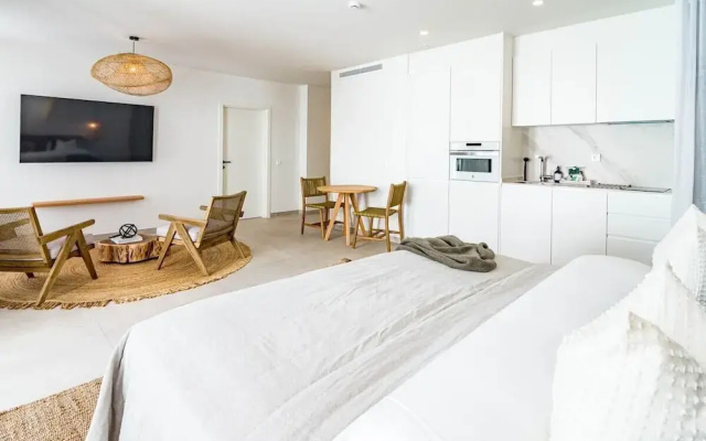 A5- Seaclub Suites by Roomservices