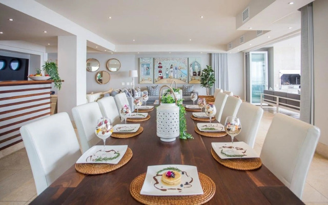 Cozy Room With a Partial sea View