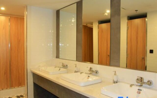 Dengba International Youth Hostel (Shenzhen Futian Convention and Exhibition Center)