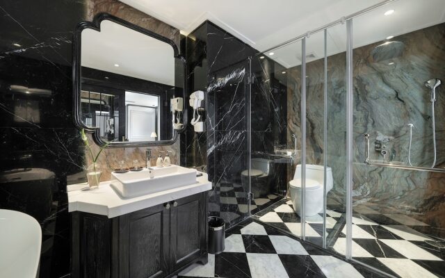 Luxe Paradise Premium Hotel