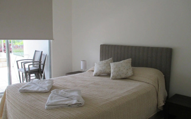 Tingeera Beachfront Apartments