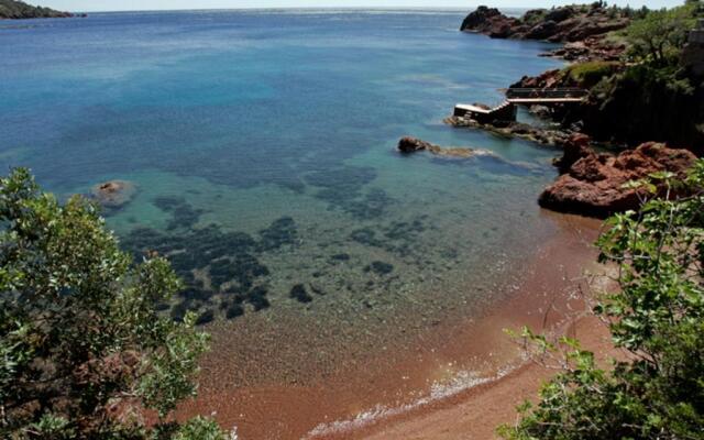 Villa With Private Beach - Villa Lou Cade