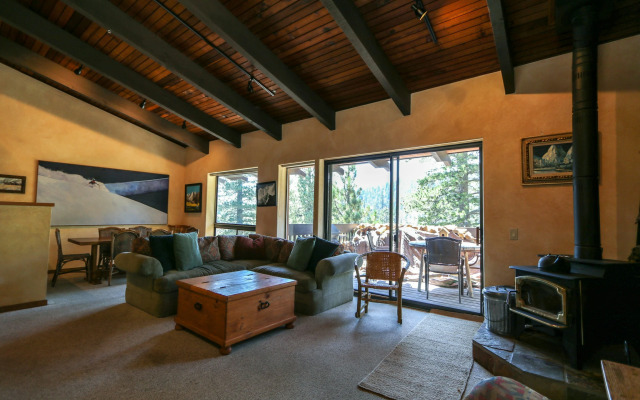 Mammoth West #143 Condo