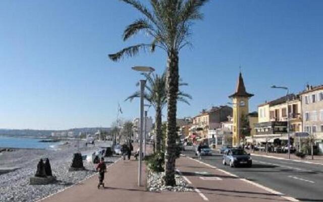 GORGEOUS APT with TERRACE, ELEVATOR, AC, FREE PARKING