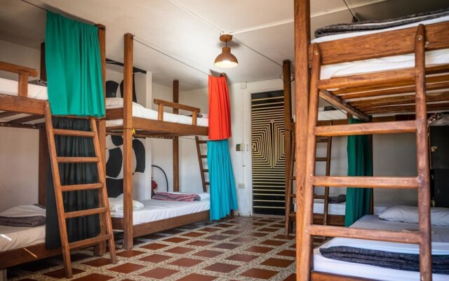 Casa Kayam Hostal y Residencia Artistica