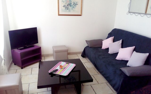 House With 2 Bedrooms in Épreville-en-lieuvin, With Enclosed Garden an