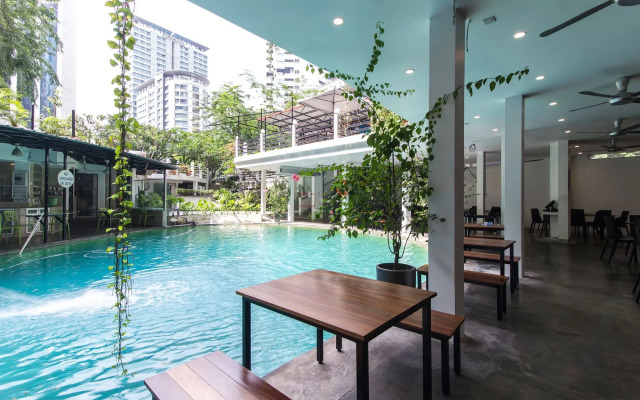 Lodge Paradize Hotel by OYO Rooms