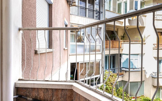 Centrally-located 1BD Apartment near Kapana