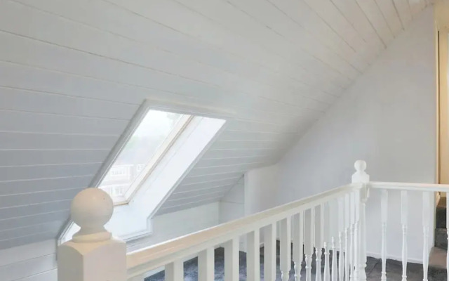 Deluxe 7 Bedroom Property in Solihull