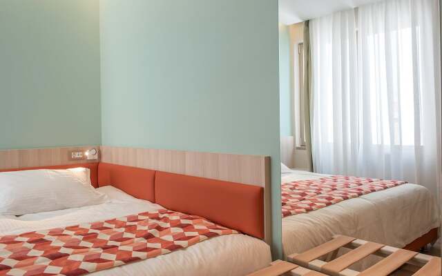 Casual Kubic Athens Hotel