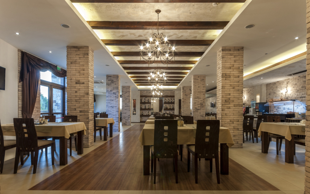 Grand Royale Apartment Complex & Spa