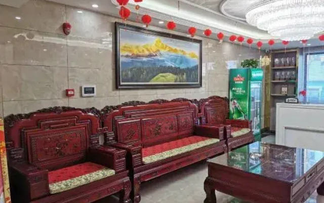 Oriental Earl Hotel (North Road, Gushi)