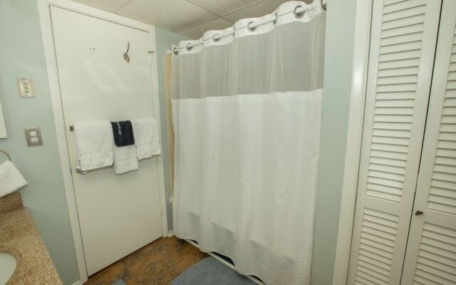 SPC 1034 is a Pet Friendly 1 BR with Free Beach Service for 2! by RedAwning