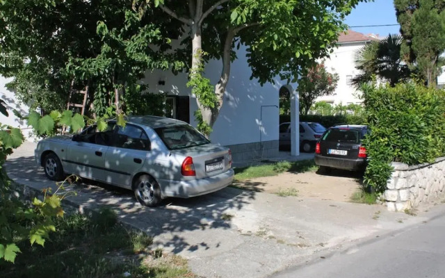 Ivo - With Terrace - B2