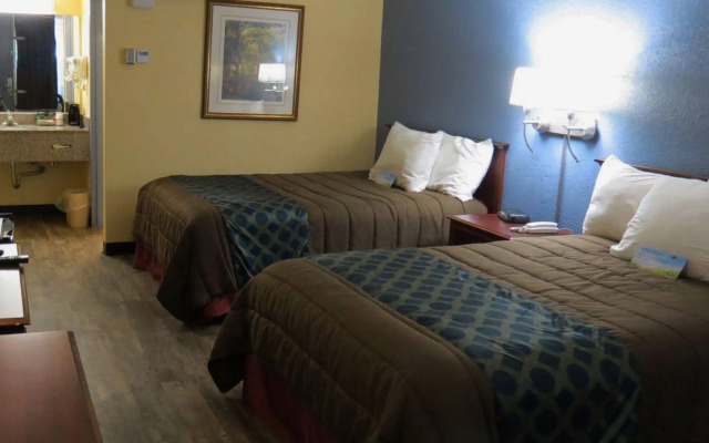 Days Inn by Wyndham Montgomery Near AUM