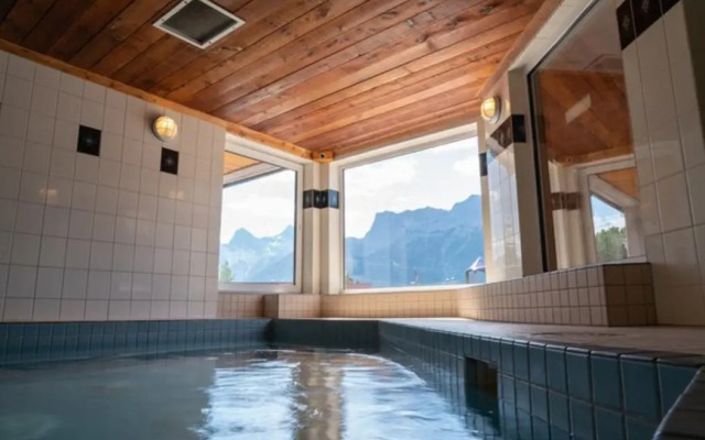 Rocky Mountain Ski Lodge