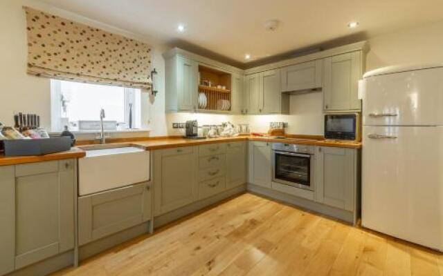 1 Sandy Lane