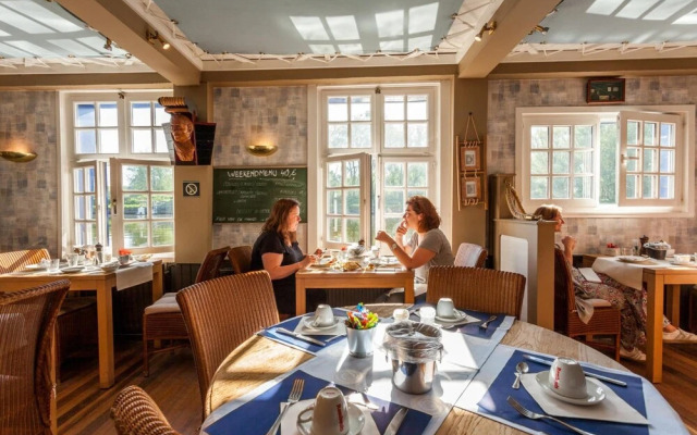 Boat Hotel De Barge