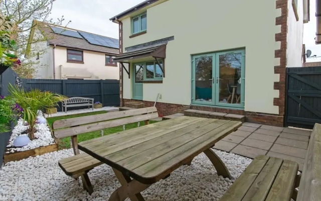 Oceanside Sleeps 6 Walk to Beach & Stylish