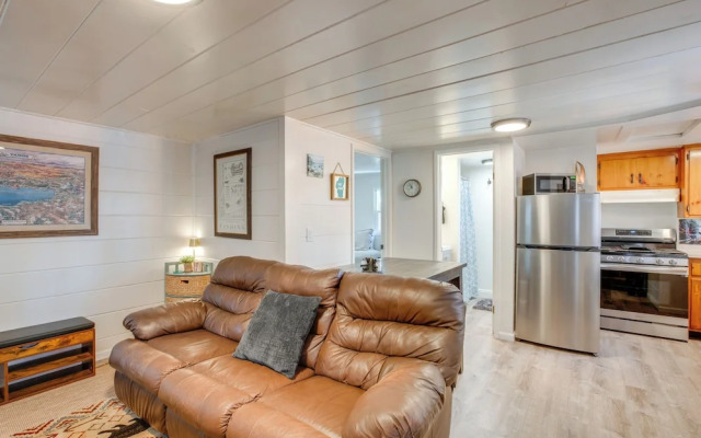 Walk to Beach: Dog-friendly Cabin in Glenbrook!