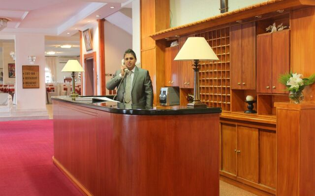 Famissi Eden Hotel