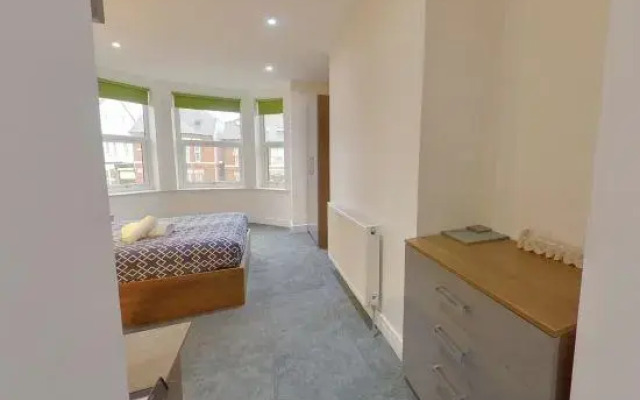 CovStays – Victoria House - Deluxe Studios in Coventry City Centre