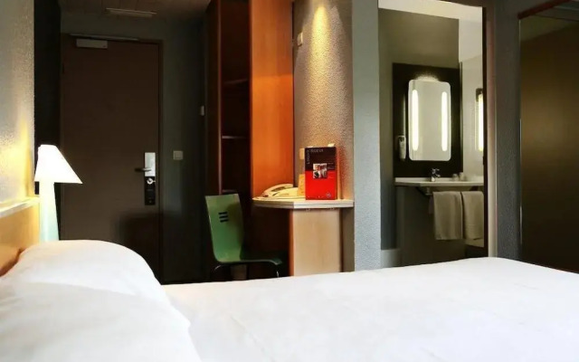 Ibis Orange Centre Échangeur A7 A9