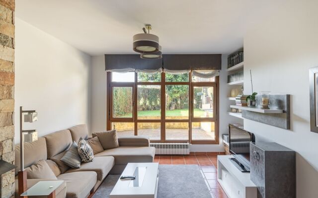 Classy Holiday Home With Swimming Pool, Garden, Bbq, Parking