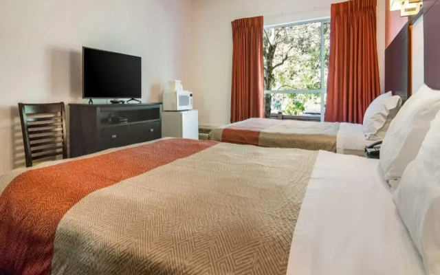 Motel 6 Surrey, BC